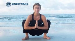 瑜伽教练解决小腿肚是用什么体式?1个瑜伽花环式教给你!